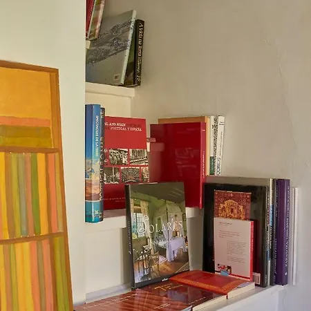 Charming Em Belem-books And Canvas * Lissabon