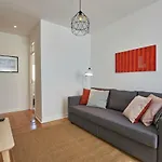 Charming Em Belem-books And Canvas شقة