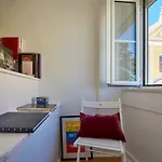 Charming Em Belem-books And Canvas